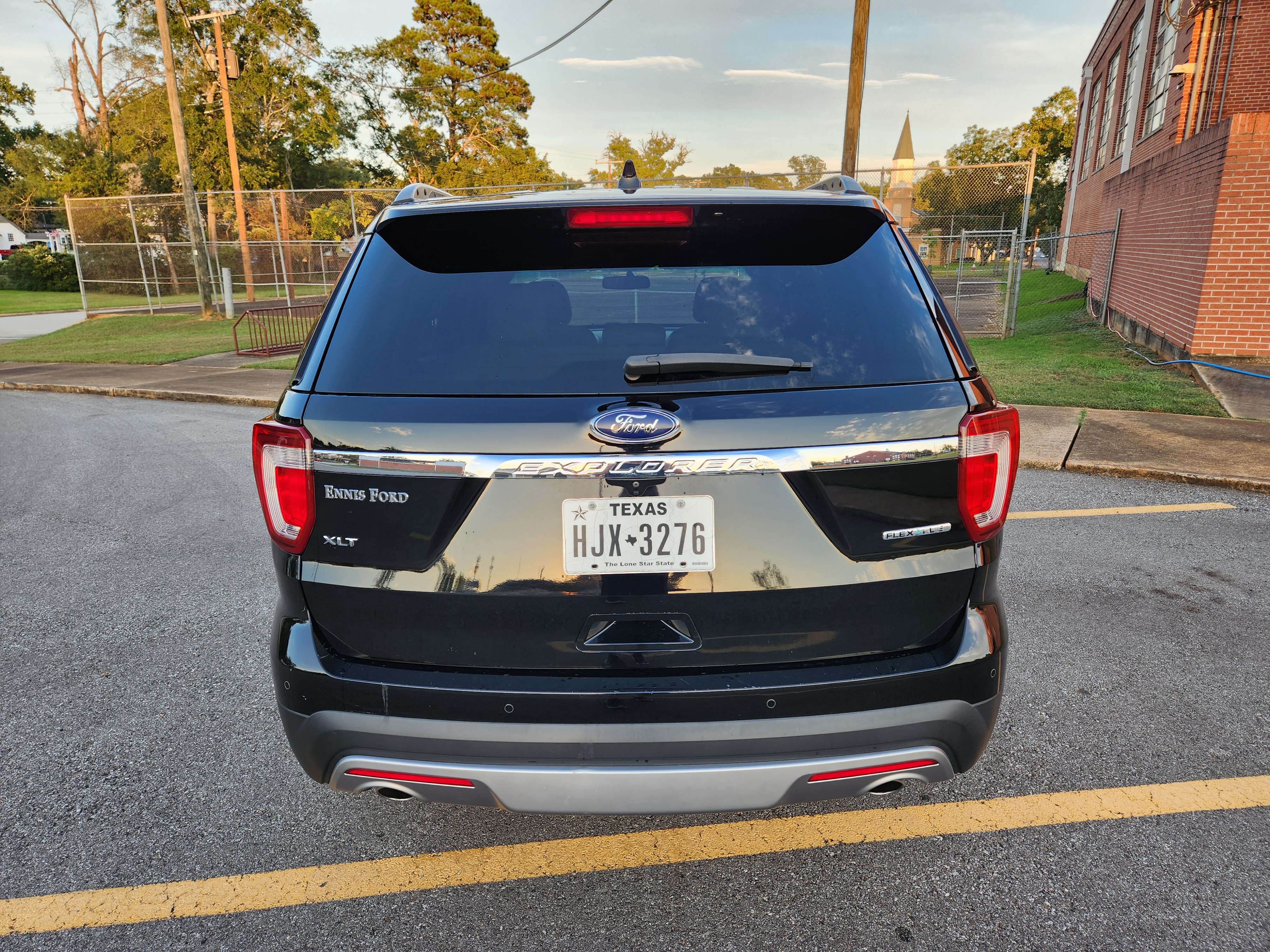 Used 2016 Ford Explorer XLT w/ Equipment Group 202A FWD image 18