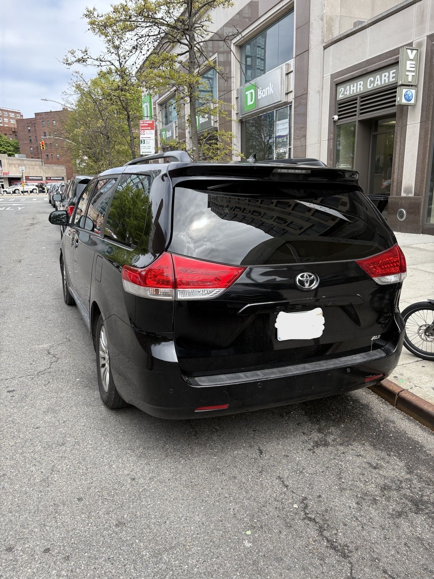 Used 2011 Toyota Sienna XLE w/ Premium Pkg FWD image 1