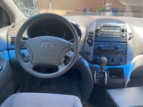 Used 2006 Toyota Sienna LE w/ LE Pkg 2 FWD image 6