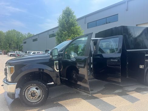 Used 2019 Ford F350 XL w/ Power Equipment Group AWD/4WD image 4