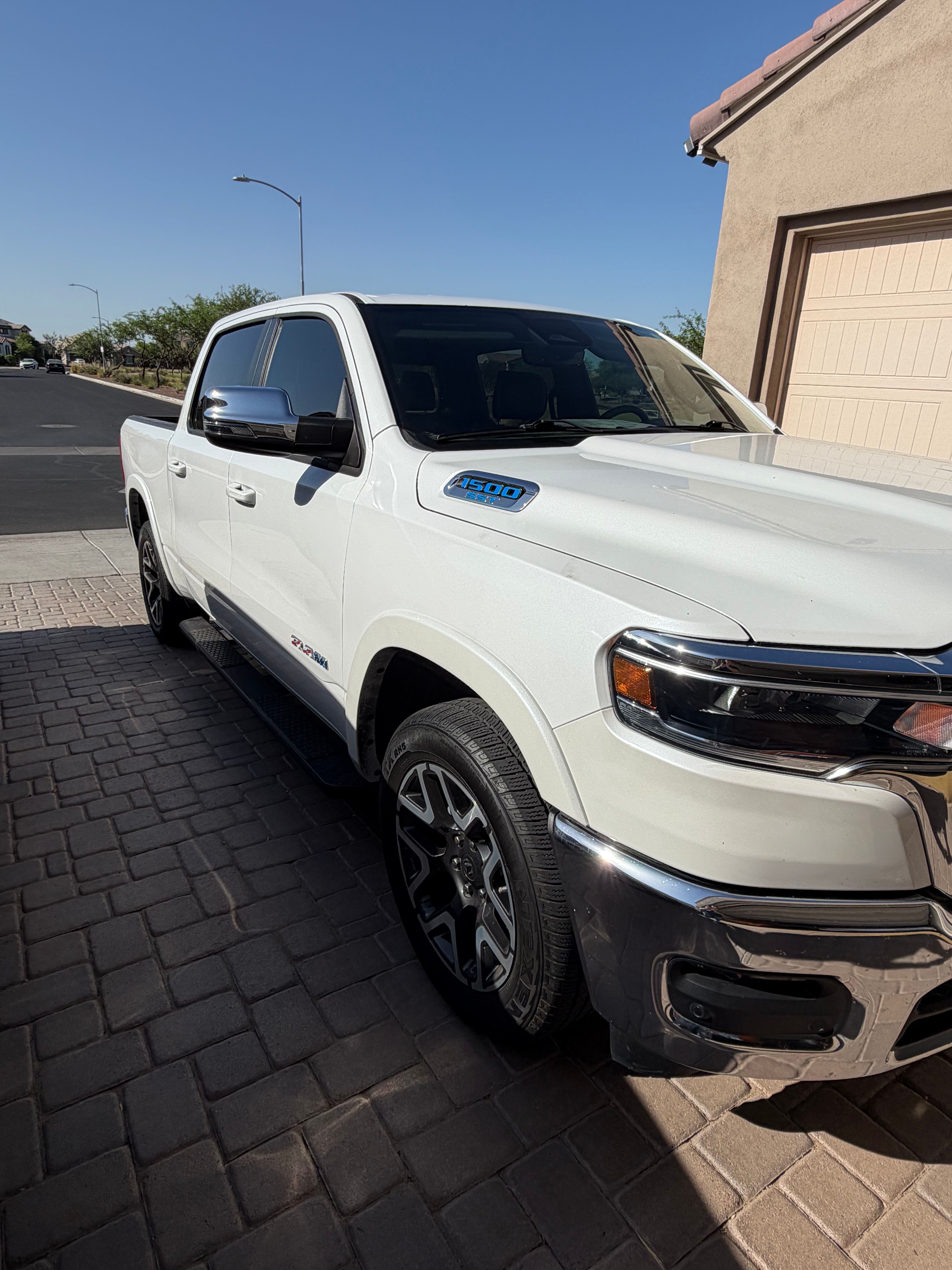 Used 2025 RAM 1500 Laramie AWD/4WD image 5