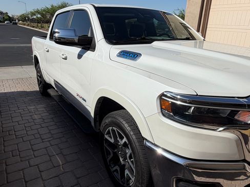 Used 2025 RAM 1500 Laramie AWD/4WD image 5