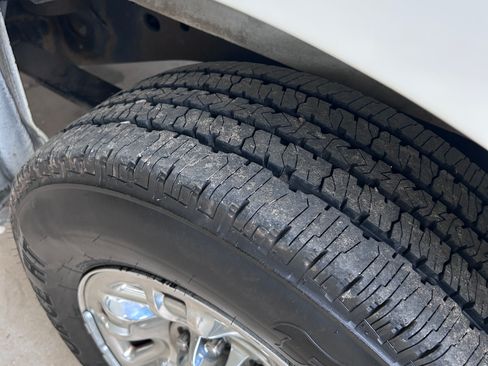 Used 2012 Nissan NV 3500 SL w/ Technology Pkg image 12