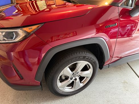 Used 2020 Toyota RAV4 Limited image 5