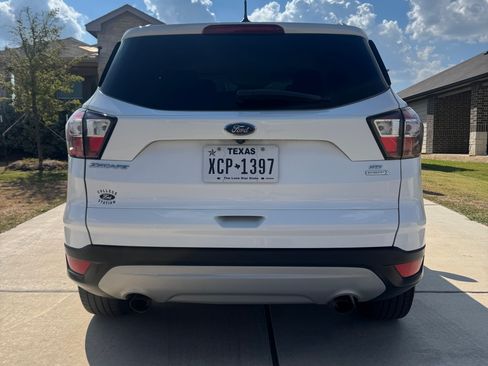 Used 2018 Ford Escape SE w/ SE Sync 3 Package FWD image 8