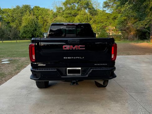Used 2022 GMC Sierra 2500 Denali w/ Denali Ultimate Package AWD/4WD image 2