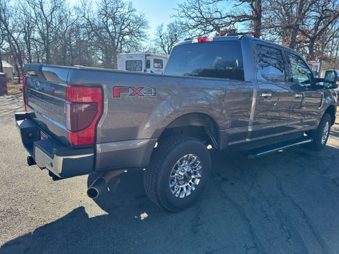Used 2021 Ford F250 XLT w/ XLT Premium Package image 5