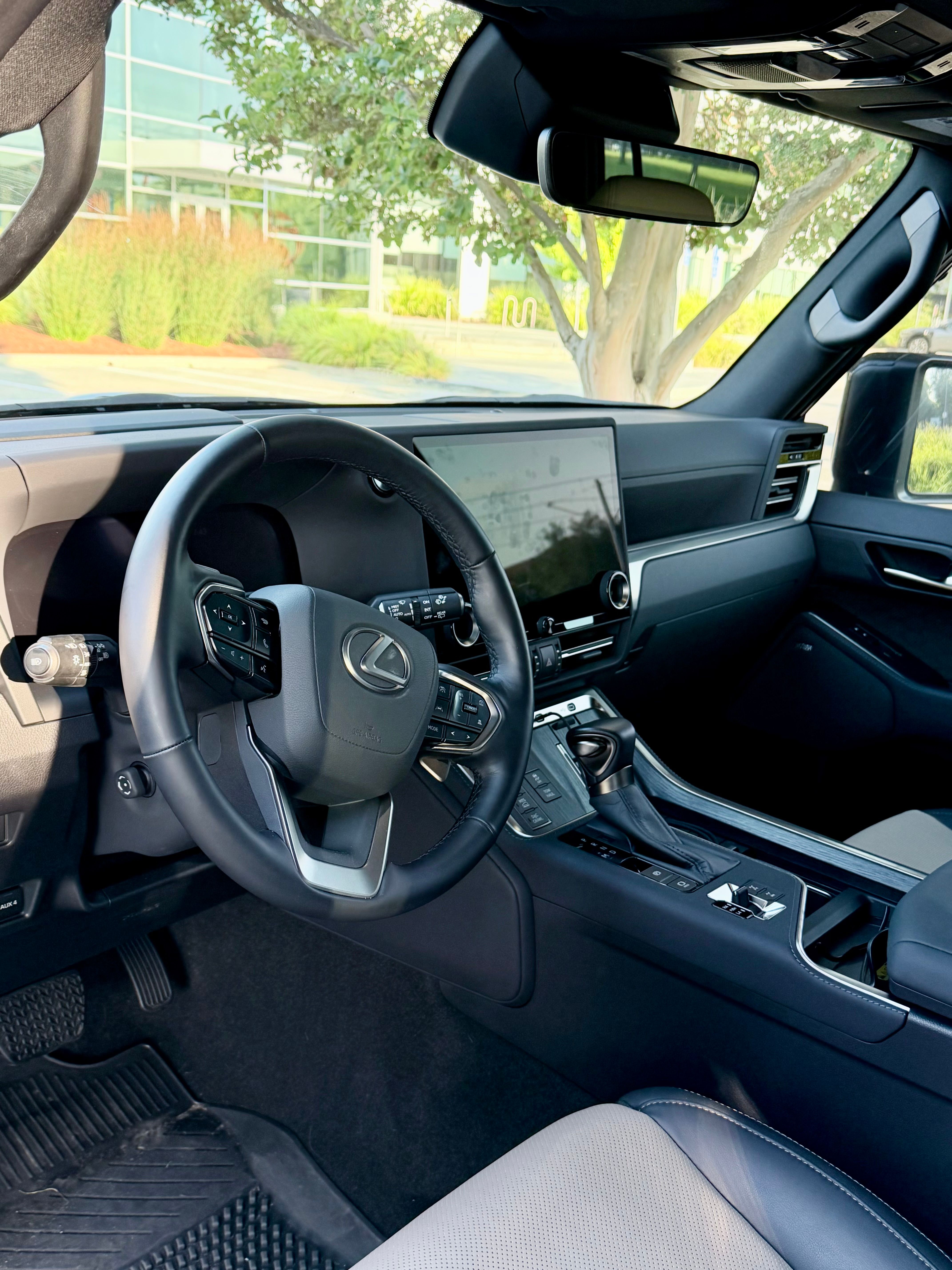 Used 2025 Lexus GX 550 AWD/4WD image 5