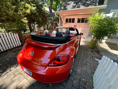 Used 2017 Volkswagen Beetle 1.8T S FWD image 9