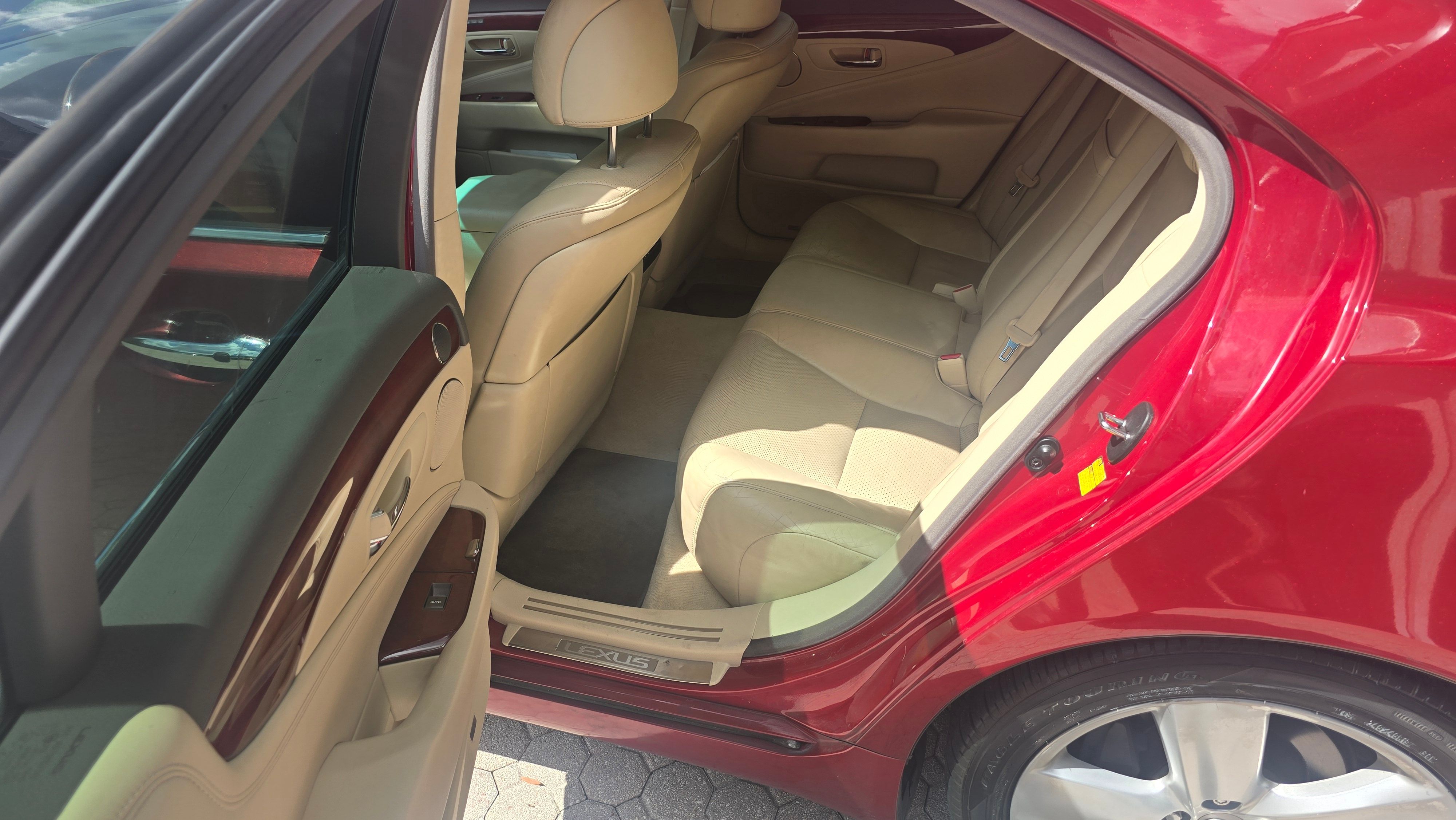 Used 2010 Lexus LS 460 RWD image 7
