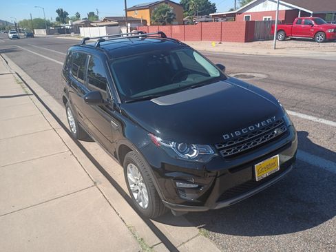 Used 2018 Land Rover Discovery Sport SE image 4