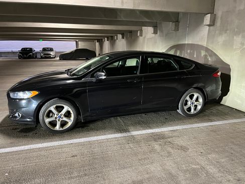 Used 2013 Ford Fusion SE image 4