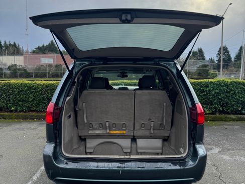 Used 2004 Toyota Sienna XLE Limited image 14