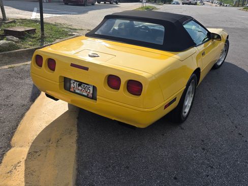 Used 1992 Chevrolet Corvette Convertible RWD image 13