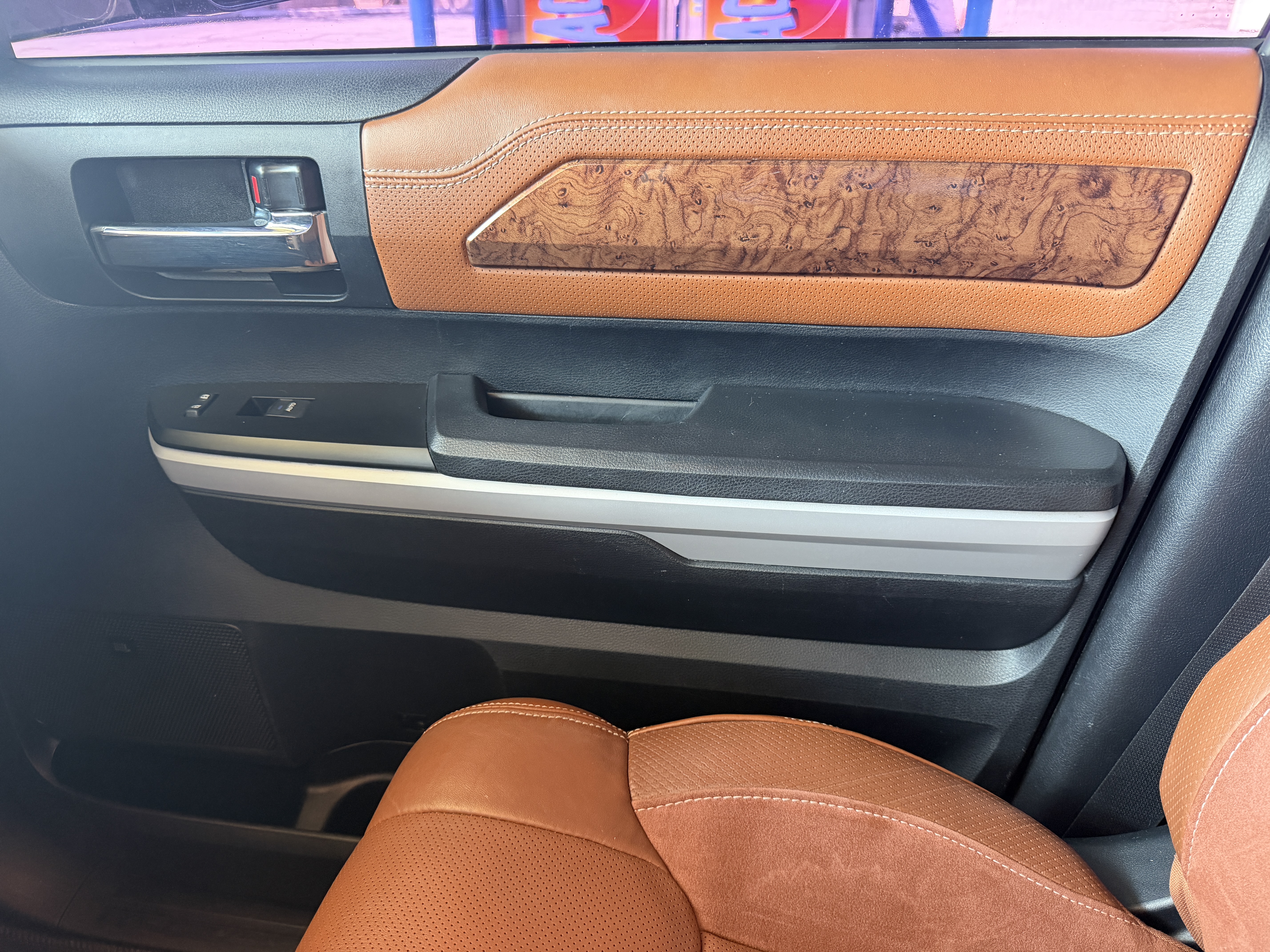 Used 2019 Toyota Tundra 1794 Edition AWD/4WD image 9