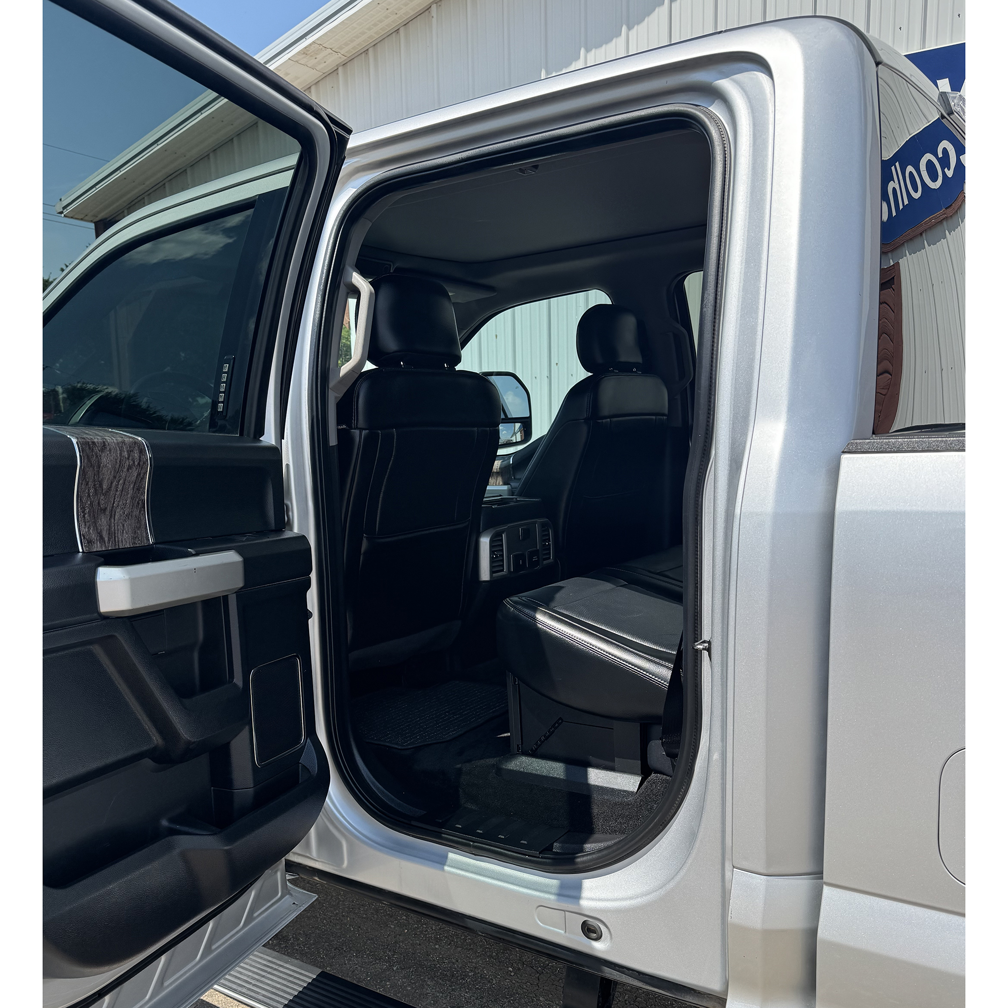 Used 2017 Ford F250 Lariat w/ Lariat Ultimate Package AWD/4WD image 11