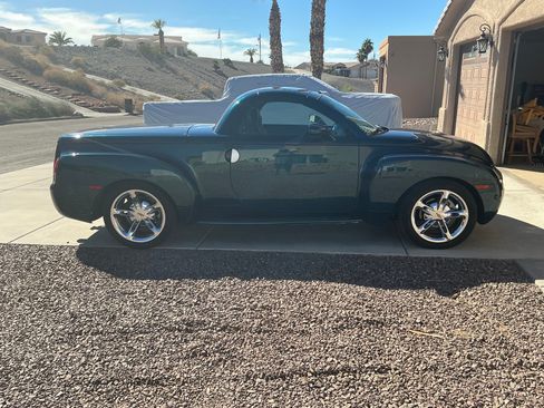 Used 2005 Chevrolet SSR w/ Preferred Equipment Group image 1