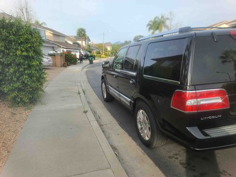 Used 2012 Lincoln Navigator 4WD image 9