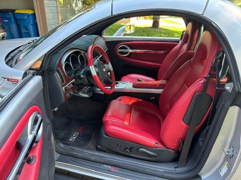 Used 2005 Chevrolet SSR w/ Preferred Equipment Group RWD image 6