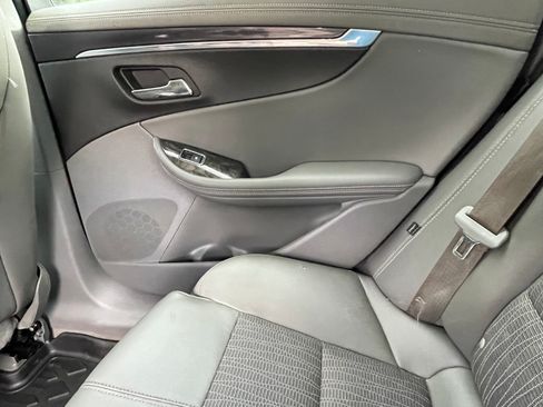 Used 2014 Chevrolet Impala LT w/ Convenience Package image 10