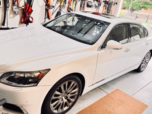 Used 2013 Lexus LS 460 L w/ Preferred Accessory Package RWD image 2