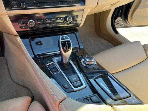 Used 2011 BMW 550i Sedan image 25