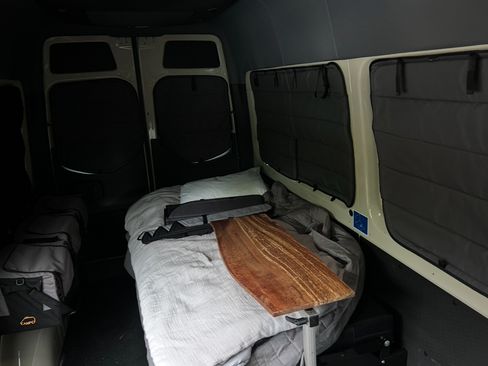 Used 2021 Mercedes-Benz Sprinter 2500 image 4