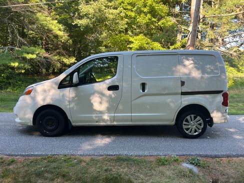 Used 2019 Nissan NV200 SV FWD image 2