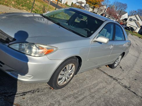 Used 2002 Toyota Camry XLE image 1