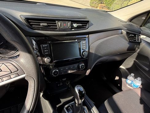 Used 2020 Nissan Rogue Sport S FWD image 8
