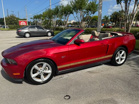 Used 2010 Ford Mustang GT image 11