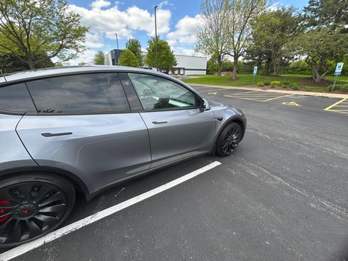 Used 2024 Tesla Model Y Performance AWD/4WD image 11