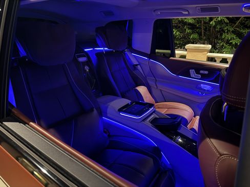 Used 2023 Mercedes-Benz Maybach GLS 600 4MATIC image 9