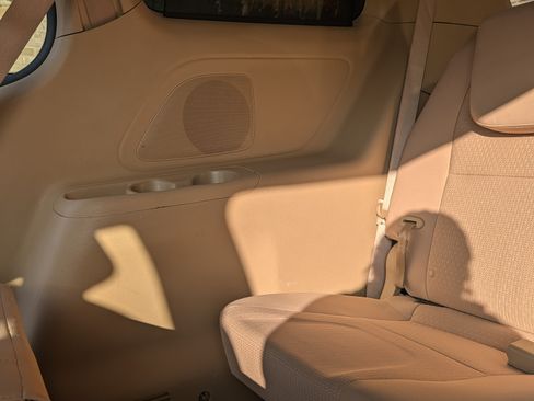 Used 2016 Kia Sedona LX w/ Option Group 020 image 21