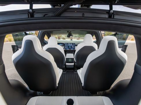 Used 2022 Tesla Model X Plaid image 12