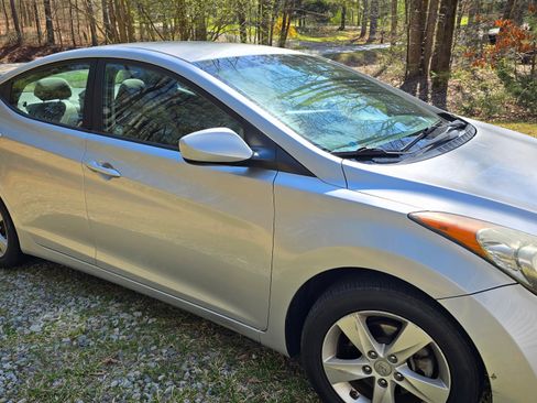 Used 2013 Hyundai Elantra GLS w/ Preferred Pkg image 5