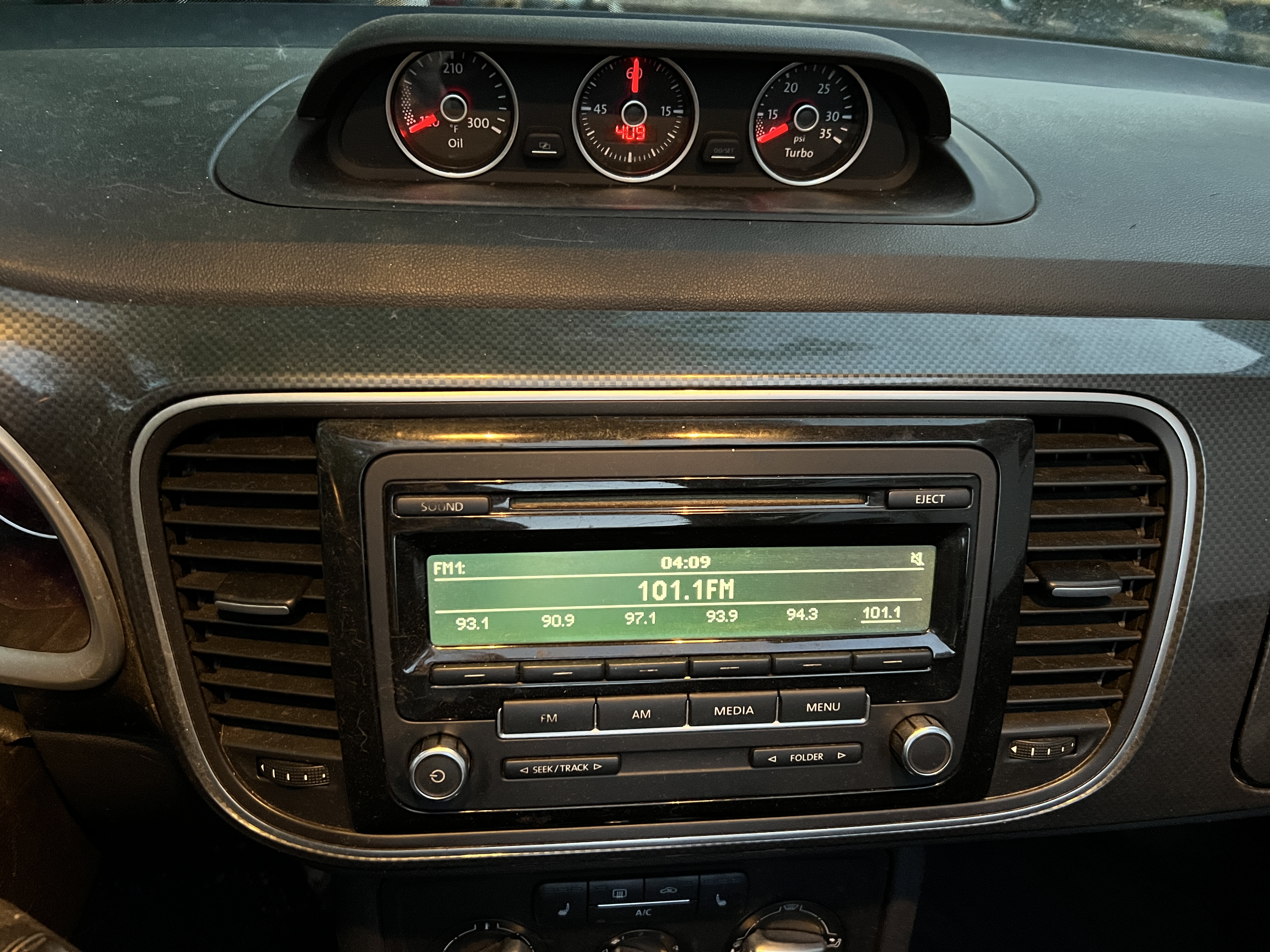 Used 2014 Volkswagen Beetle R-Line FWD image 17