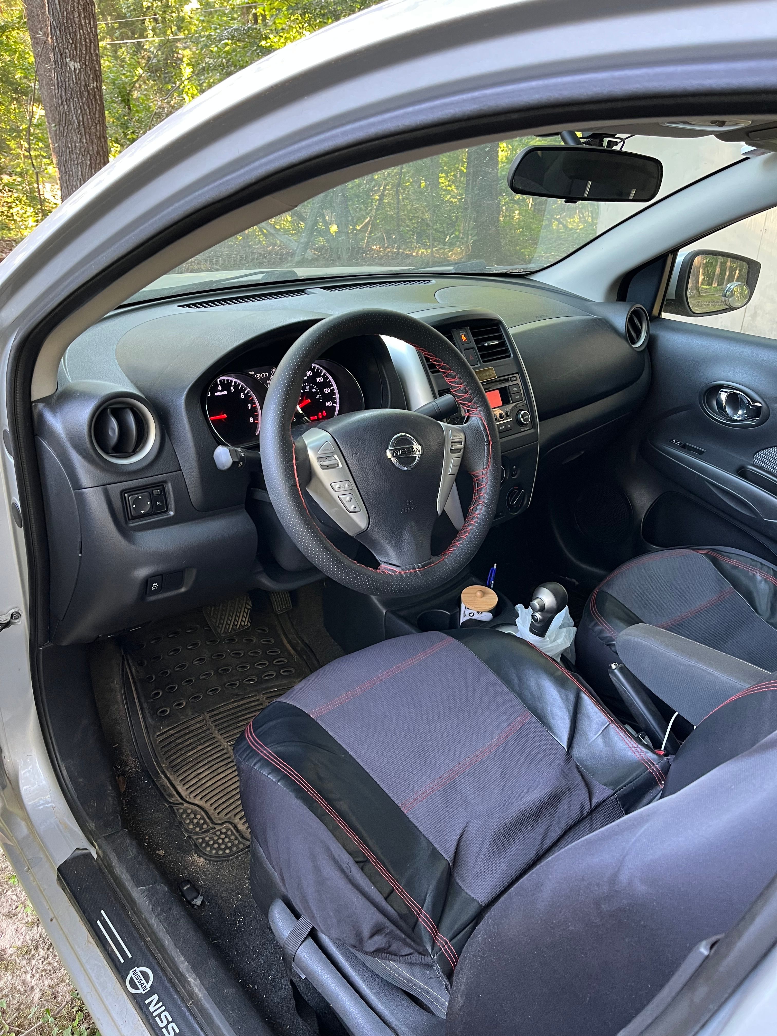 Used 2015 Nissan Versa SV FWD image 4