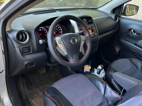 Used 2015 Nissan Versa SV FWD image 4