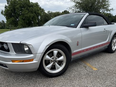 Used 2008 Ford Mustang Premium RWD image 1