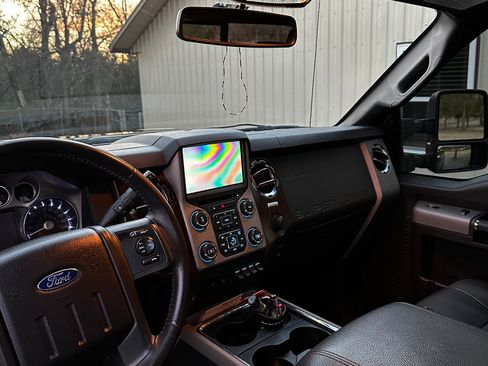 Used 2016 Ford F250 Lariat w/ Lariat Interior Package image 12