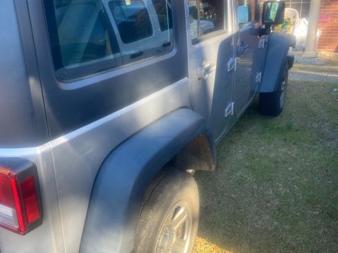 Used 2018 Jeep Wrangler Unlimited Sport image 12