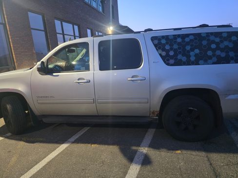 Used 2012 GMC Yukon XL SLT image 8