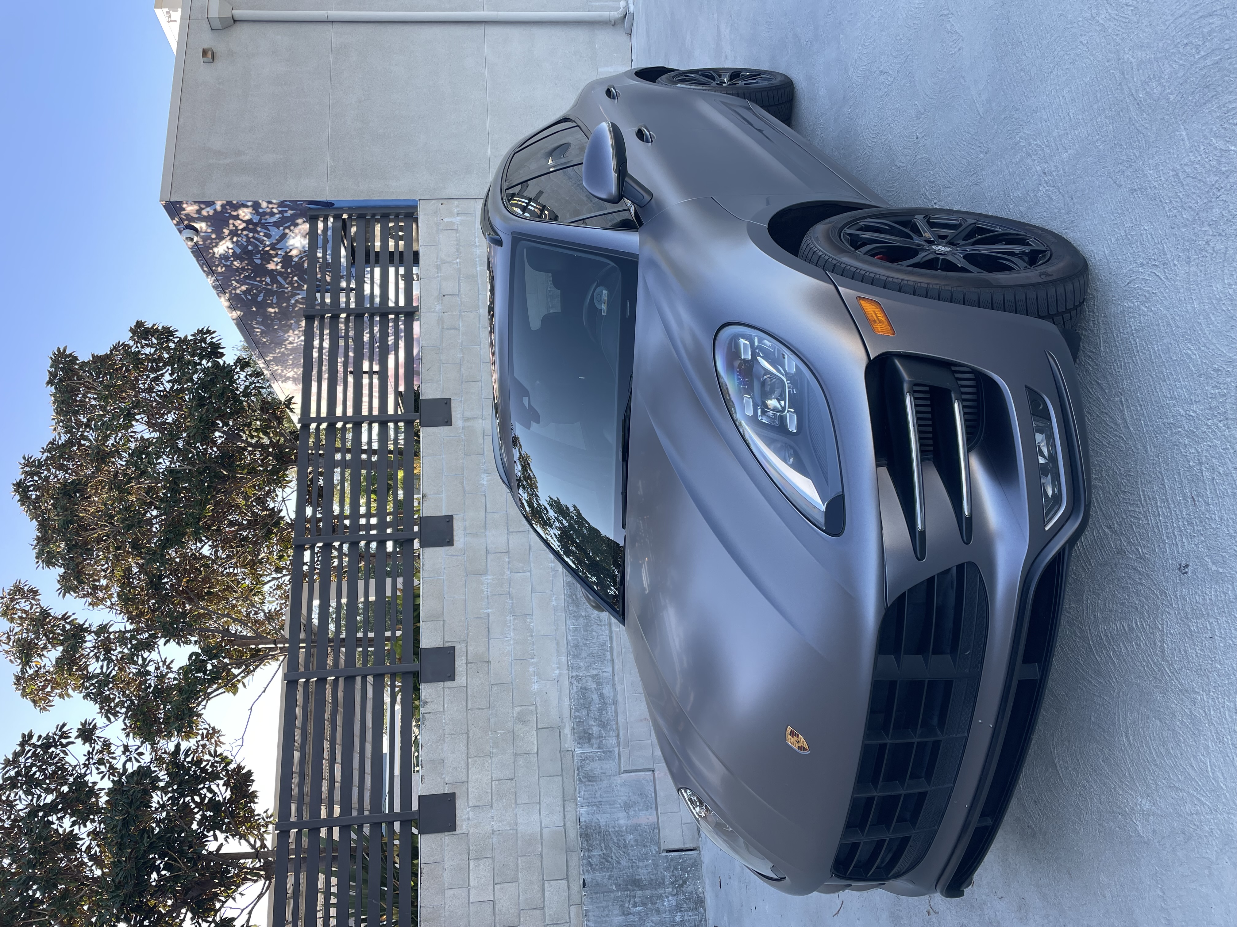 Used 2018 Porsche Macan Turbo AWD/4WD image 1