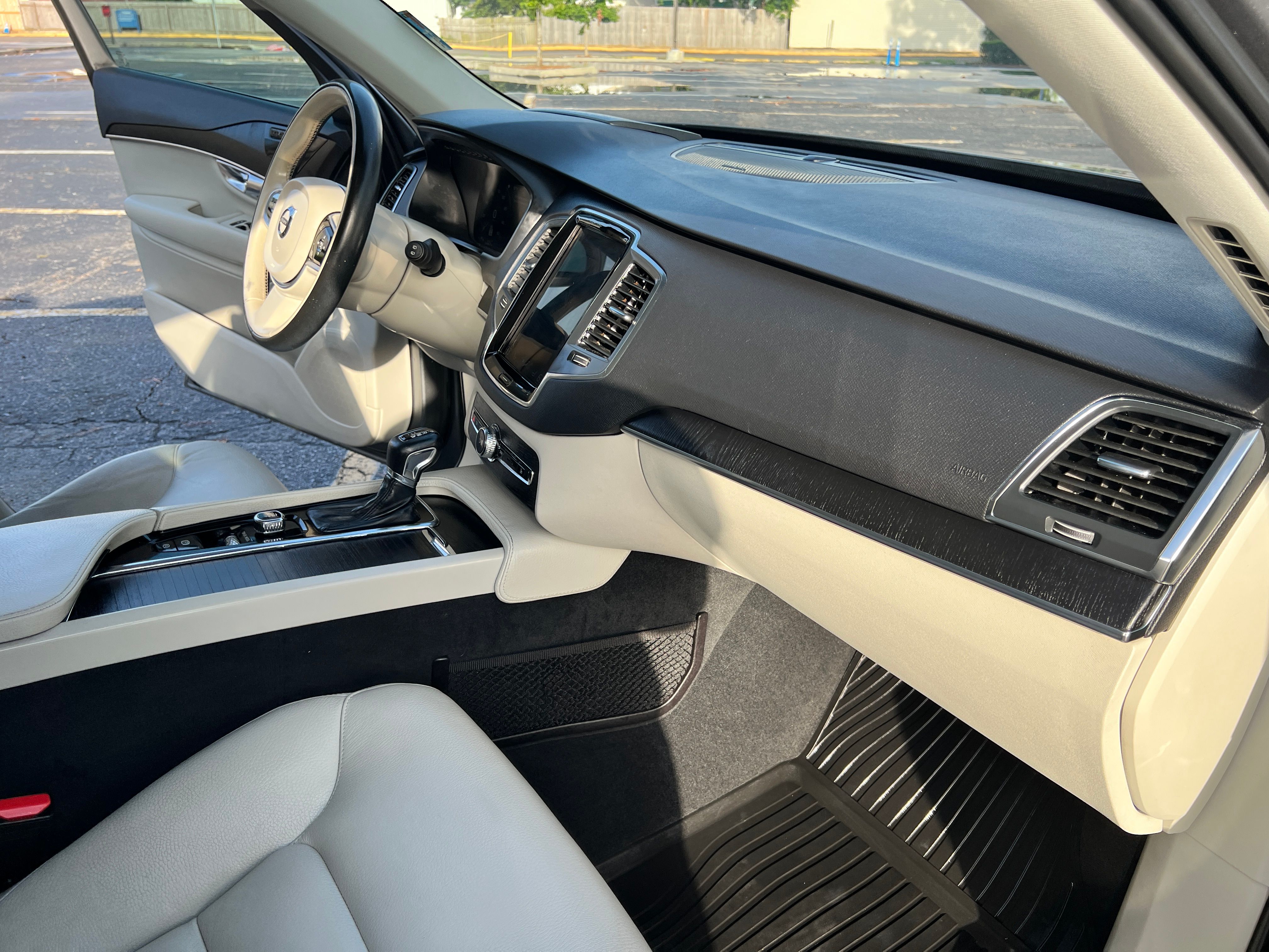 Used 2020 Volvo XC90 T5 Momentum w/ Protection Package Premier FWD image 19