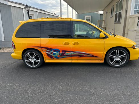 Used 1996 Dodge Caravan SE image 5