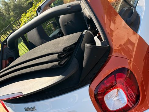 Used 2017 smart fortwo passion RWD image 18