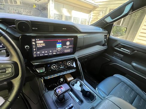 Used 2023 GMC Sierra 1500 AT4X image 5