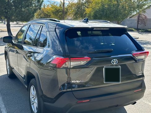 Used 2021 Toyota RAV4 XLE image 5