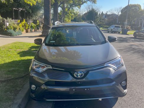 Used 2017 Toyota RAV4 Limited image 9